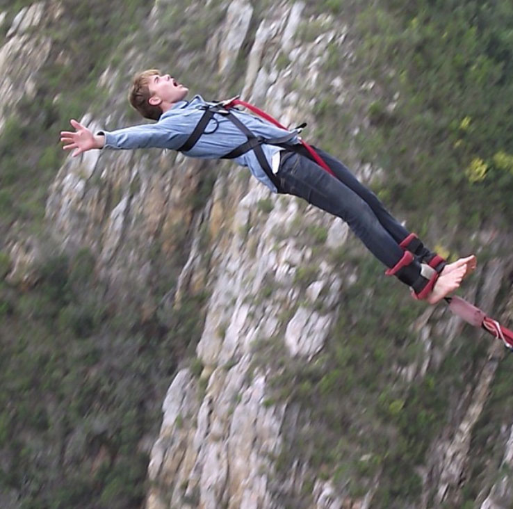 Bungy Jumping near Fairview House Plett |  
South African Safari Lodge Travel & Tour Vacations